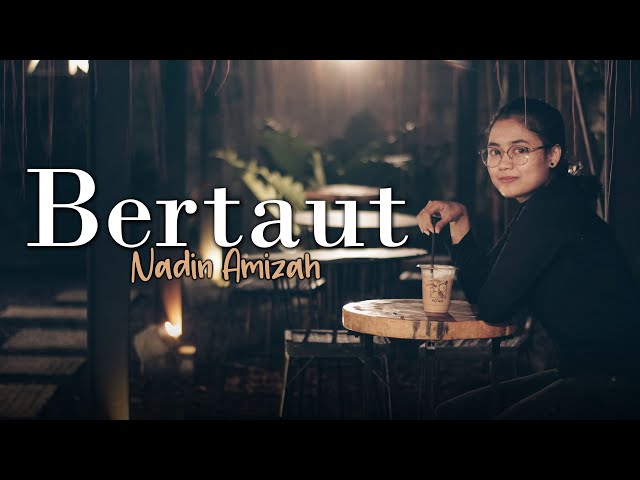 Bertaut - Nadin Amizah | Live cover by Rika (Konten Maksa) class=