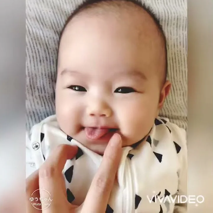 子供 ベロ出し