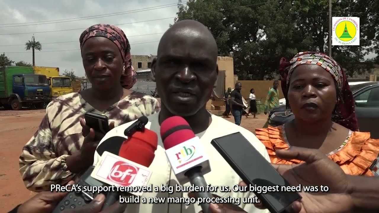 La Banque mondiale visite des sous-projets financés par le PReCA dans la région du Guiriko.