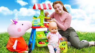 Annabelle und Peppa Pig im Puppen Video mit Baby Born. Eine neue Idee für Spiele im Sandkasten.