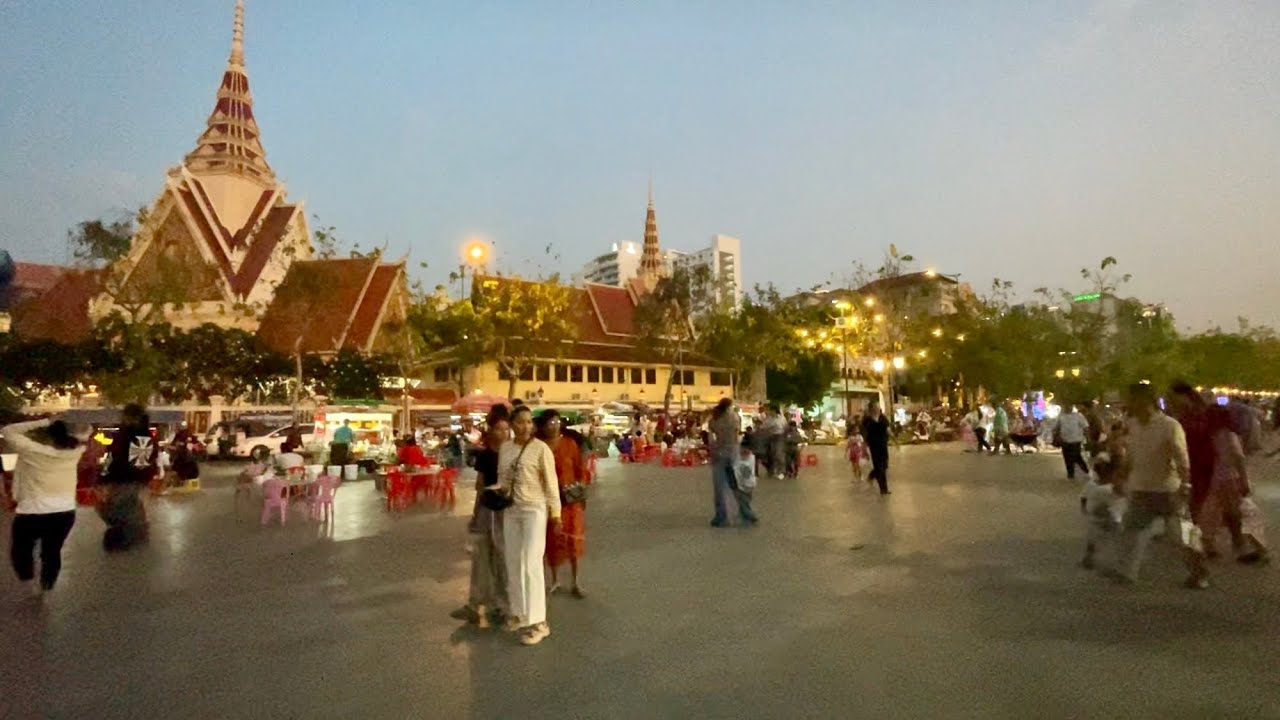 A stroll through Phnom Penh’s vibrant Wat Botum Park | Cambodia 🇰🇭