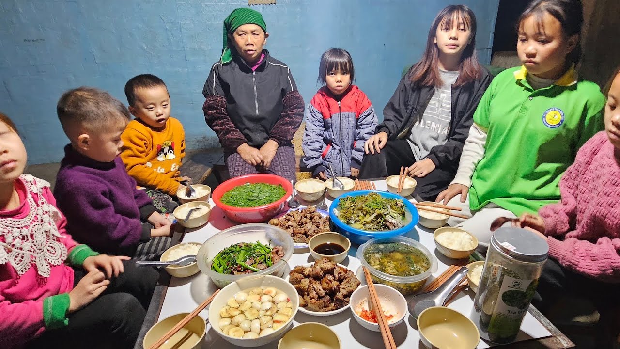 Thăm 7 bé phi thường mồ côi làm vài món ngon Thịt nướng  em Sính đi làm không về. Nguyễn Tất Thắng