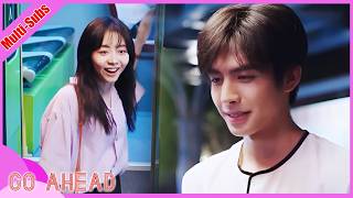 CEO Waits For His Girl At Bus Stop, Leisurely Hand-In-Hand Walk Filled With Soft Sweetness! 💗 screenshot 4