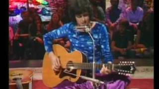 Donovan in Concert - Cosmic Wheels + Maria Magenta chords