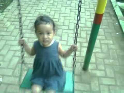 Video lucu anak main ayunan di Bogor - YouTube