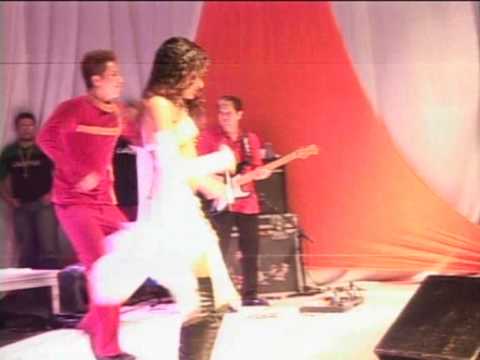 Natalia Mendes canta com a Banda Calypso - Gravatá 2005