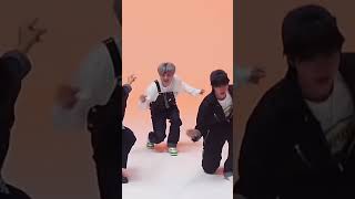 [BTS/슈가] 팝핀 못한다더니 제일 열찜히하는애옹ㅋㅋㅋㅋ