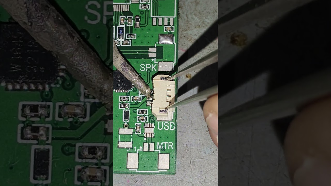 How to solder smd connector...#electronic #electroniccomponent #smdsoldering #diy #repair