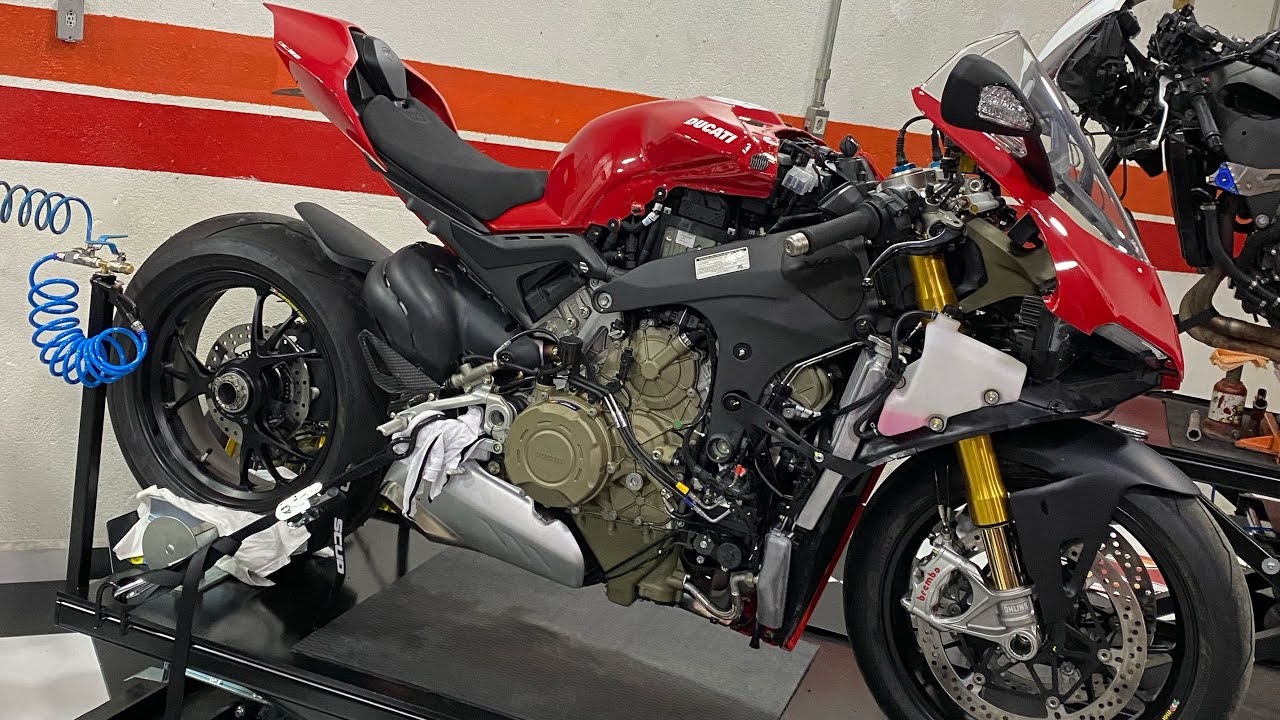 DESMONTAMOS A DUCATI V4S E INSTALAMOS OS NOVOS ACESSÓRIOS