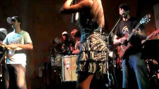 Fee Dançando No Seu Aniversário No Santa Clara 04 De Fevereiro De 2011.Avi