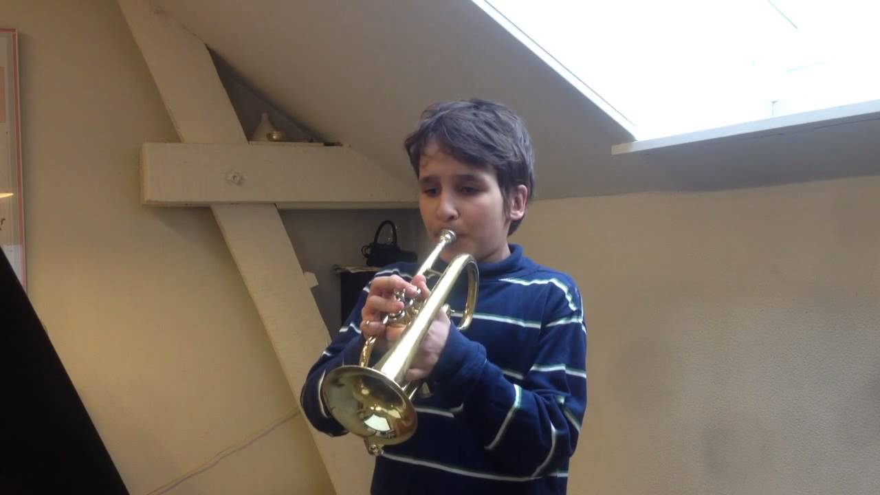 Andreas plays the trumpet Puff YouTube
