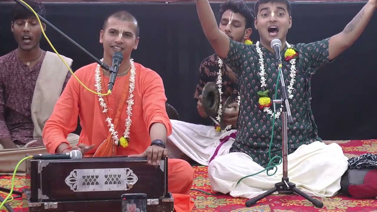 Hg Murari Kripa Prabhu ecstatic Kirtan at ISKCON Hare Krishna Utsav in Palwal