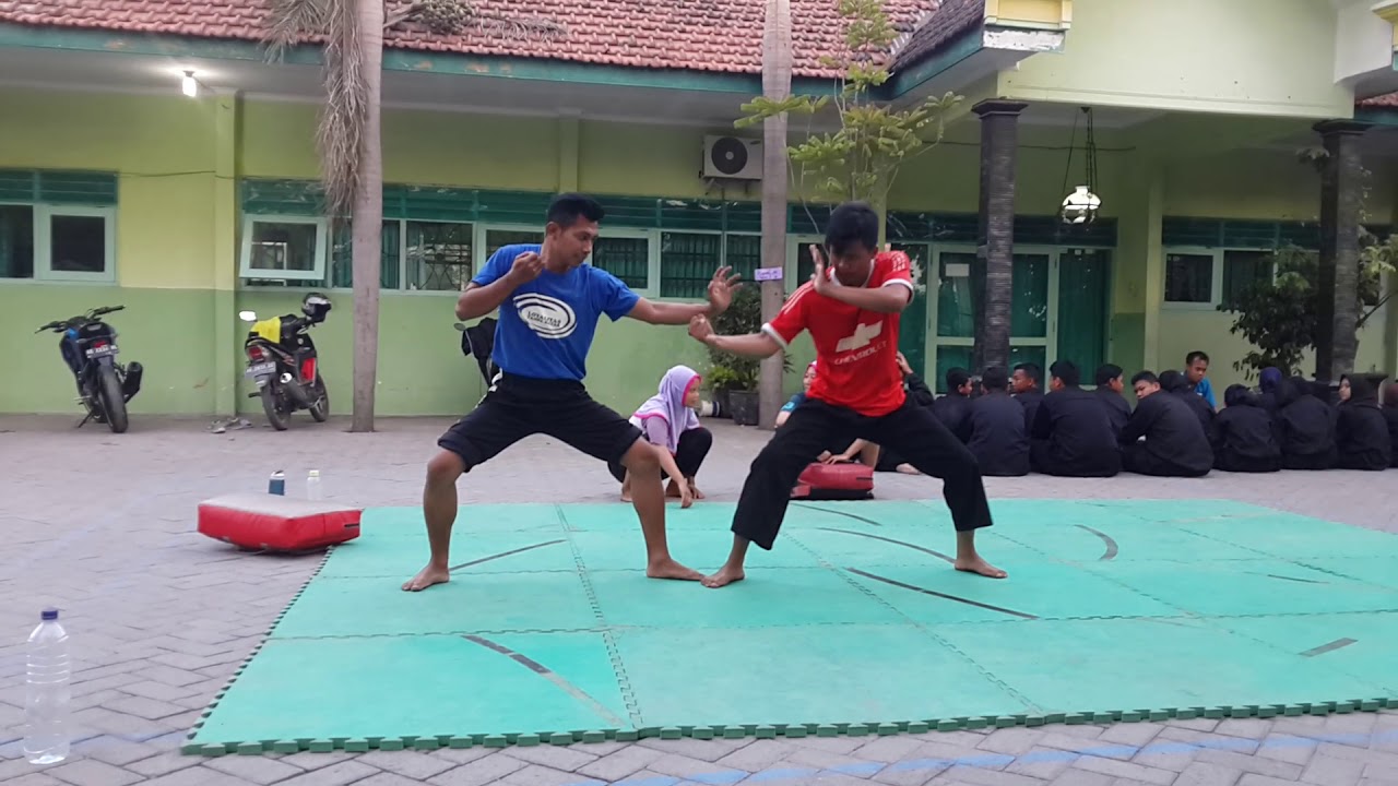 Pencak Silat Latihan Respon dan latihan Ganda - YouTube