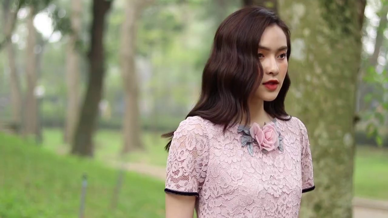 Đầm ren hồng suông