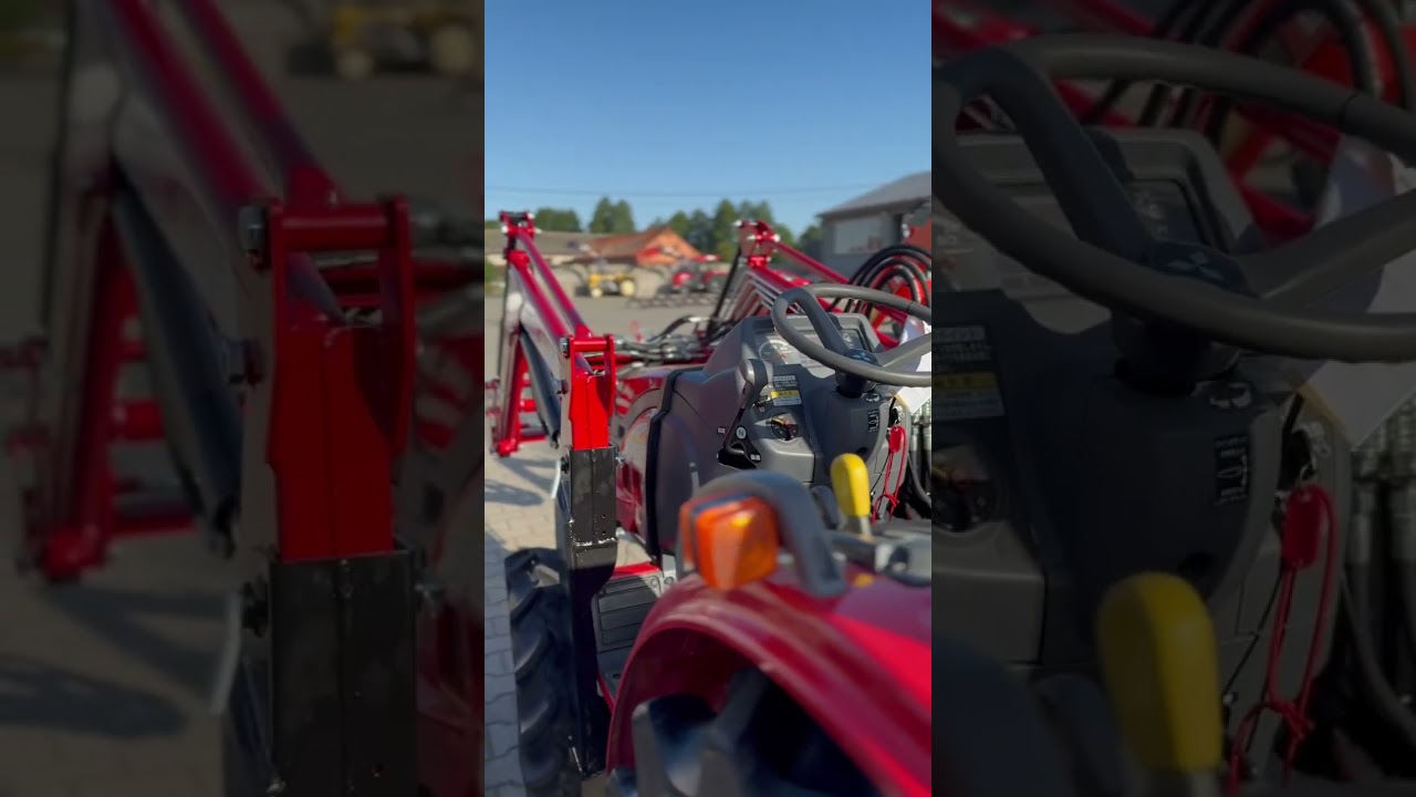 Pokazujemy działanie ładowacza czołowego montowanego na ciągniku Mitsubishi GS25 