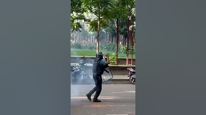 ঢাকা বিশ্ববিদ্যালয়ে আন্দোলনকারী শিক্ষার্থীদের উপর টিয়ারশেল ও সাউন্ড গ্রেনেড নিক্ষেপ। BBC Bangla