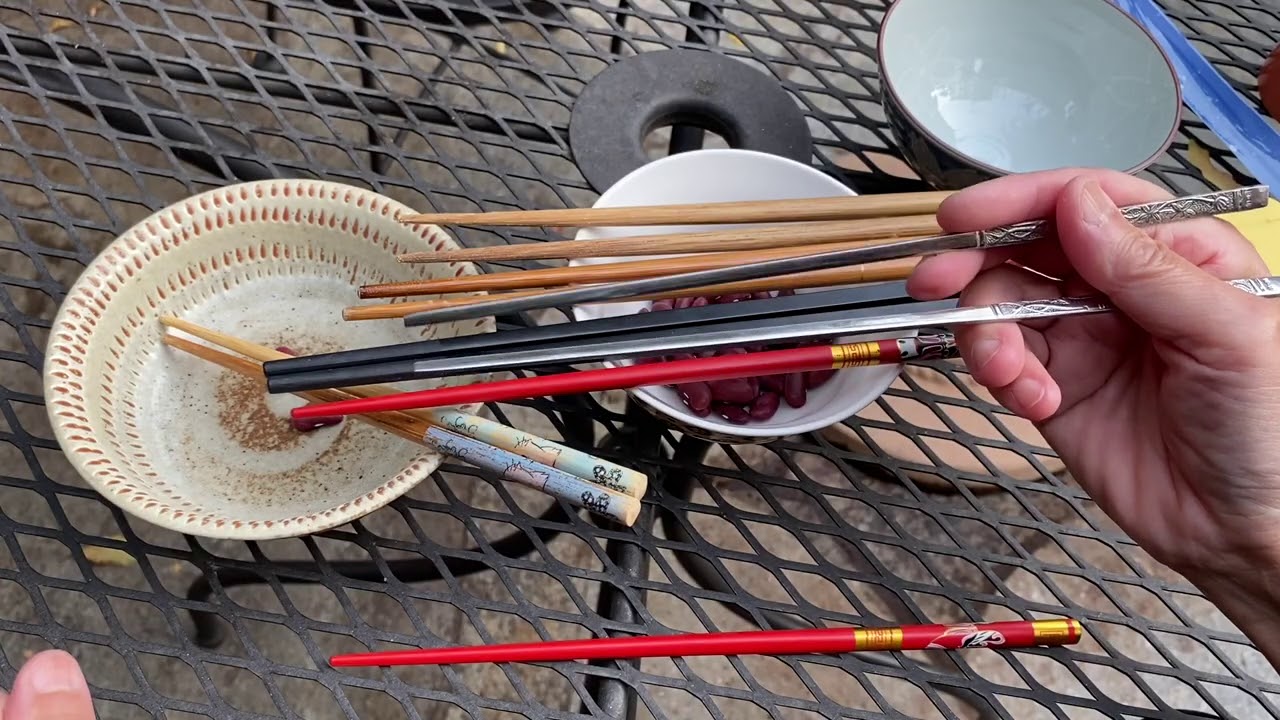 How to use chopsticks - YouTube