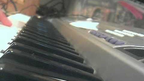 me playing Van halen Jump and sweet child `o` mine (perfectly) (intro only)