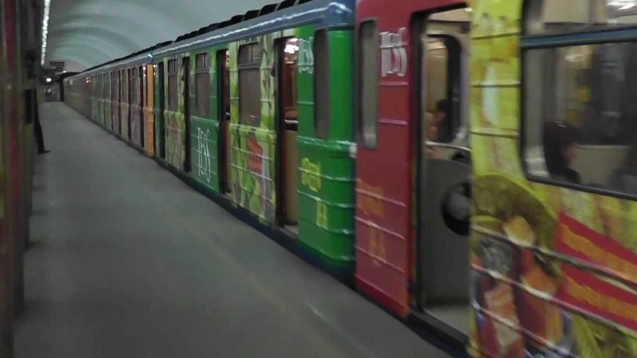 Разноцветное метро в Санкт-Петербурге
