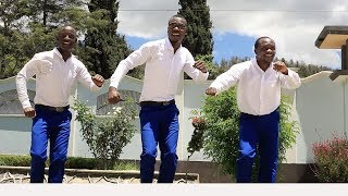 NJOONI TUMSHUKURU MUNGU-Kwaya Kuu ya Mt  Antony wa Padua MBEYA (official Gospel Video-HD) chords