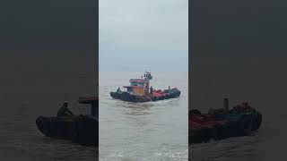 Shorts Xuồng Nhỏ Chở Đá Ra Cửa Biển Rất Nguy Hiểm