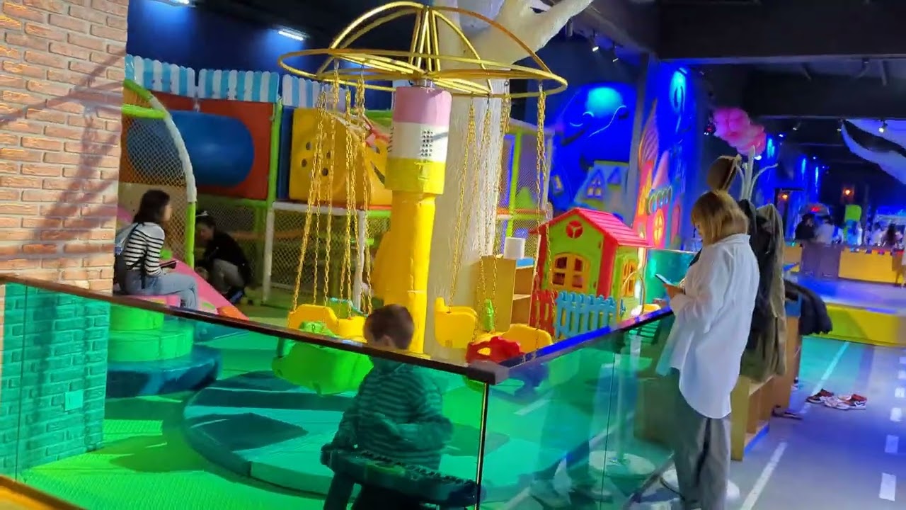 Торговый центр в Батуми "Batumi Mall", четвертый этаж. Видеообзор