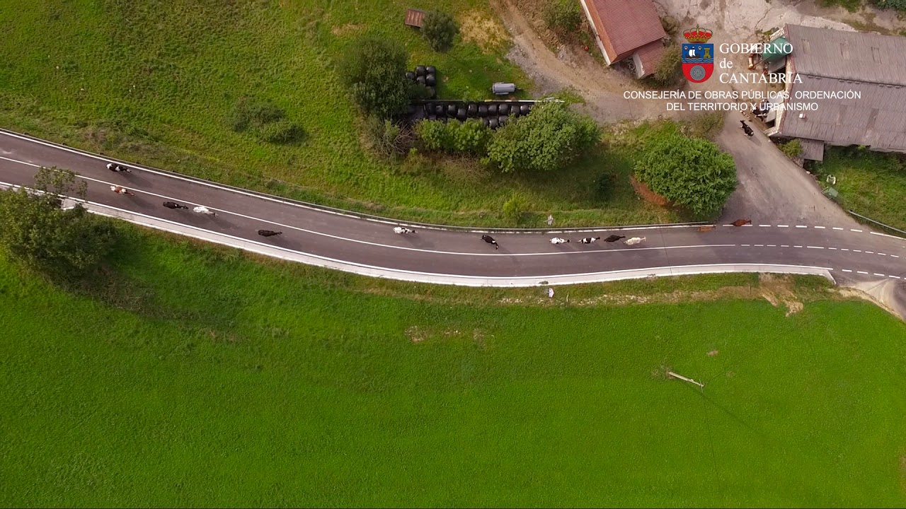 Revilla inaugura la mejora del acceso a Riolastras en Solórzano