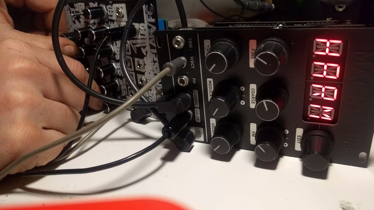 FREQUENCY MODULATION WITH MACRO vs KLANG