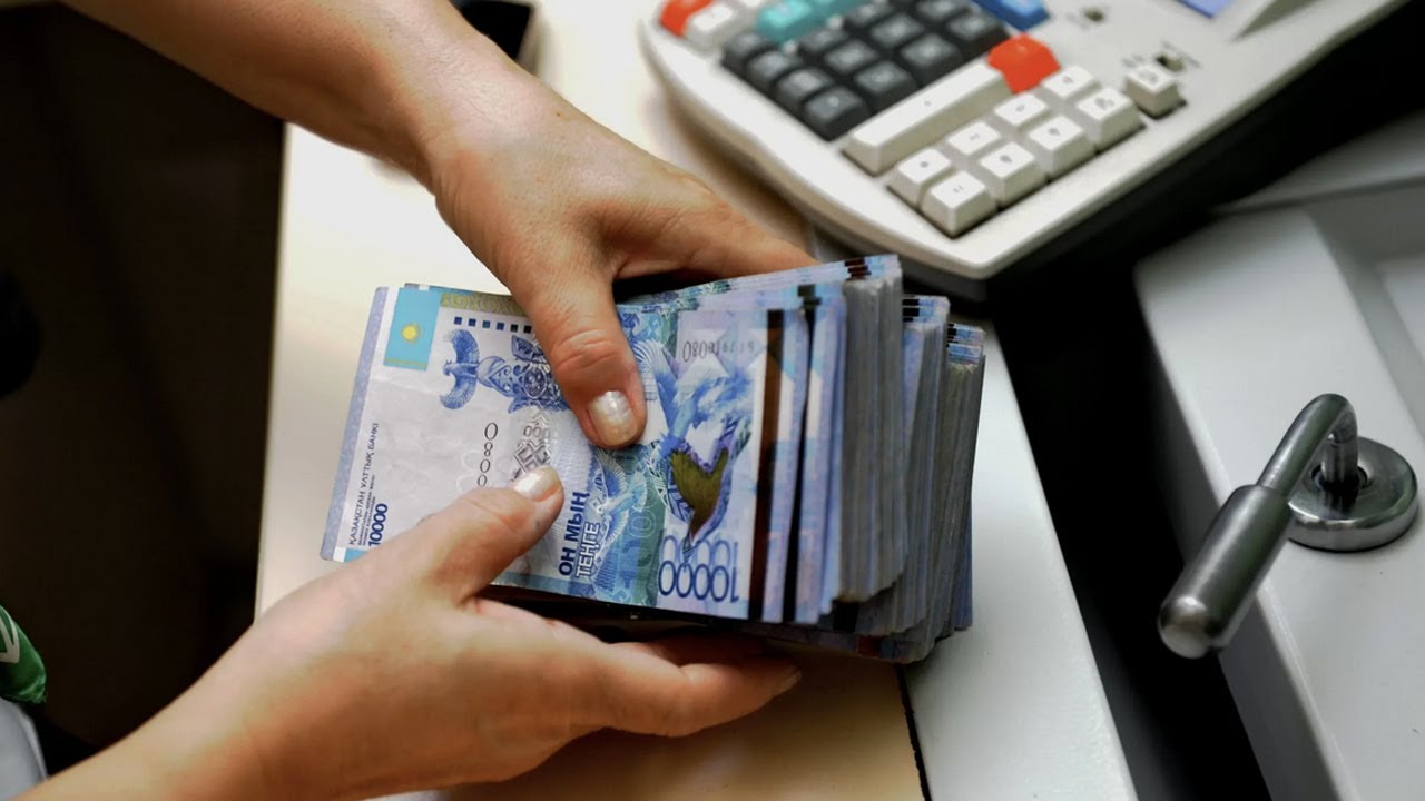 Гражданам Казахстана ограничили доступ к кредитам