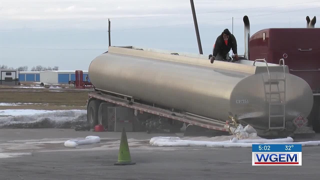 Tanker spills gallons at a gas station in Hannibal, Missouri - YouTube