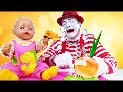 Весёлые игры с БЕБИ БОН - Как успокоить няньку Baby Born? - Мультики для детей. Смешные видео куклы