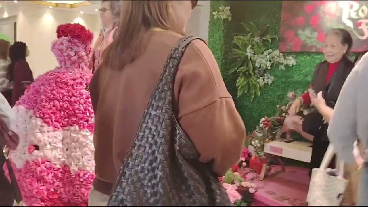 Going to north point to explore the glass bridge with friends 