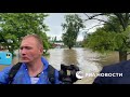 Спасатели плывут за лодкой Аксенова