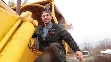 Caterpillar D7 T3 comes arrives home.