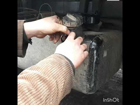 СЛИВАЮТ БЕНЗИН С Газели 3302 😡