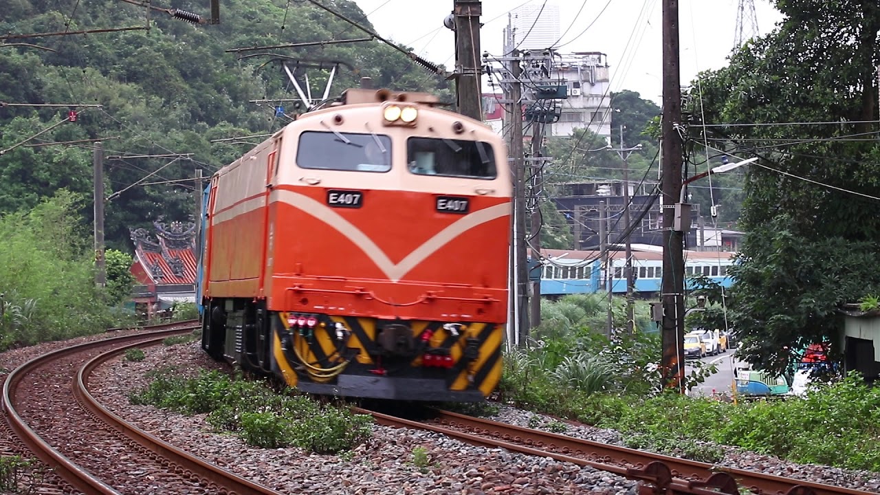 台鐵6次復興號通過 暖暖街平交道 Youtube