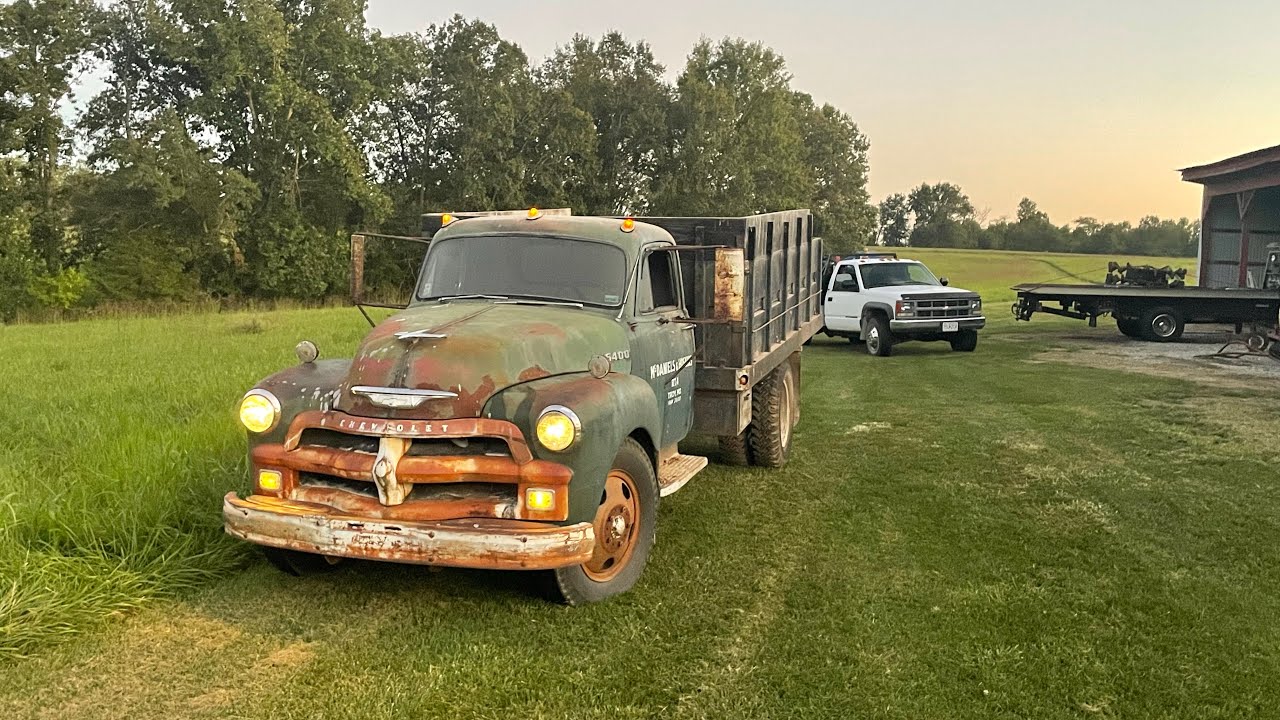 1955-chevy-6400-drives-out-of-the-shed-first-time-in-over-a-decade