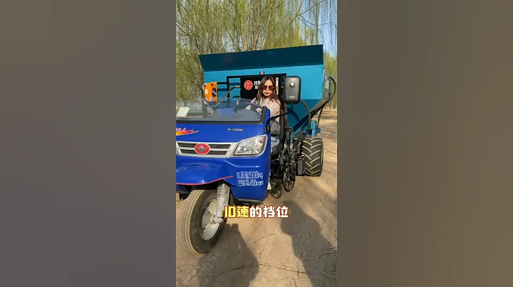 Agricultural three-wheeled manure spreader fully automatic spreading vehicle