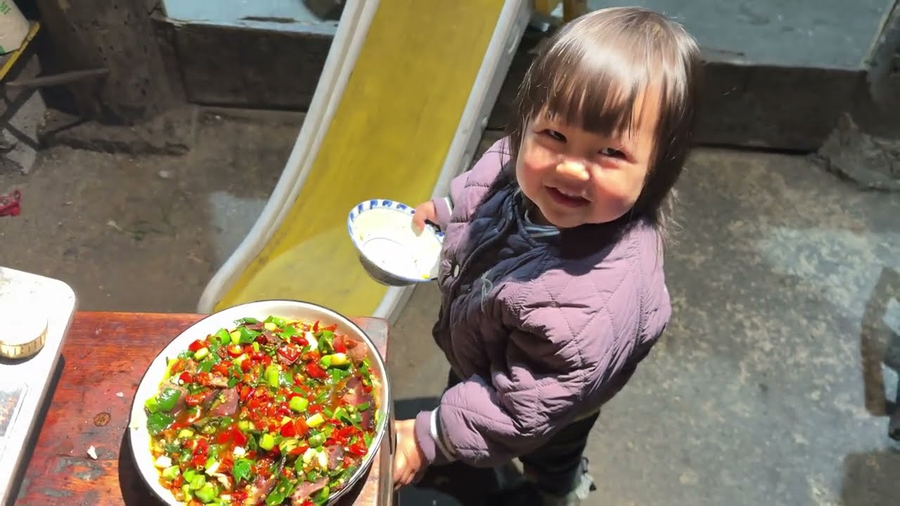 李俊一家四口隐居深山不希望被打扰，不被约束的田园生活