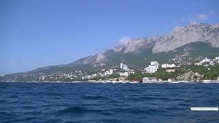 Крым. Курорт Мисхор. Общий вид с моря. Маяк, Белая ласточка, Ай-Петри. Crimea. Mishor Resort.