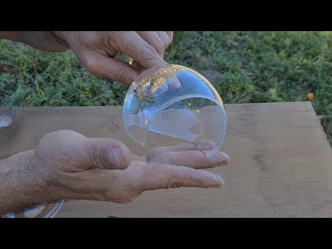 Vídeo: DIY Idéias de plástico para jardim: dicas para jardinagem com plástico filme