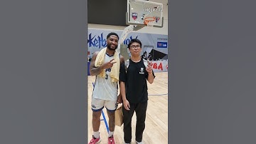 Jaquil Gibbs Madarious đi giày hồng chụp ảnh cùng fan Việt (Nhatrang Dolphins vs Hanoi Buffalos #vba