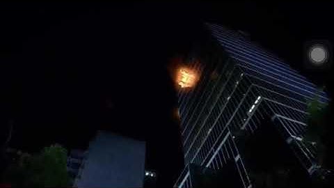 The First Time Flash Runs Up A Building 1X05