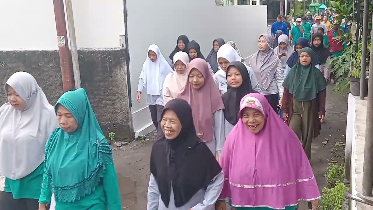 Jama'ah .Masjid Alihklas..Mengadakan jalan sehar songsong ro.madzon