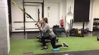 Skater squat with TRX straps