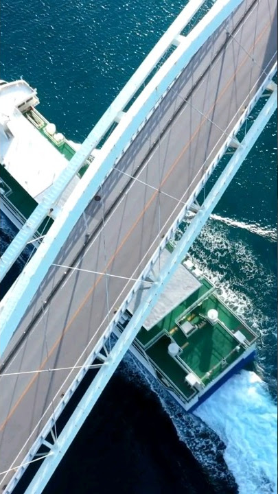 KAPAL LEWAT DIBAWAH JEMBATAN DI OKINAWA, JEPANG ⛴️ #shorts
