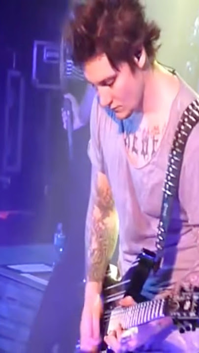 synyster gates guitar mispicking moment ππ€ #avengedsevenfold #synystergates #seizetheday #a7x