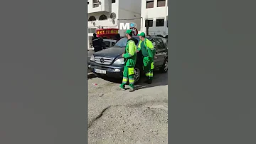 فيديو حصري شاب يعتدي بسكين على شخص في مرتيل والمارة في حالة هلع 
