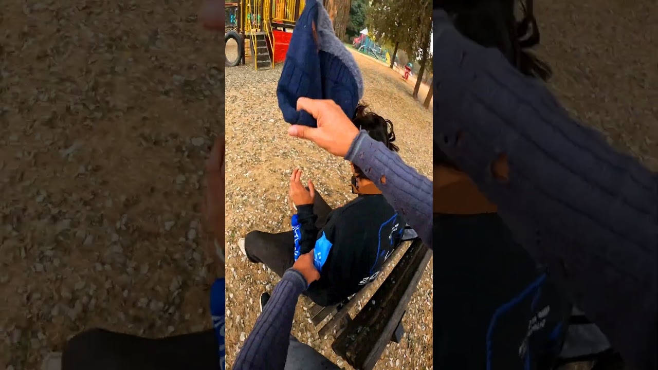 паркур на детской площадке (вид от первого лица)