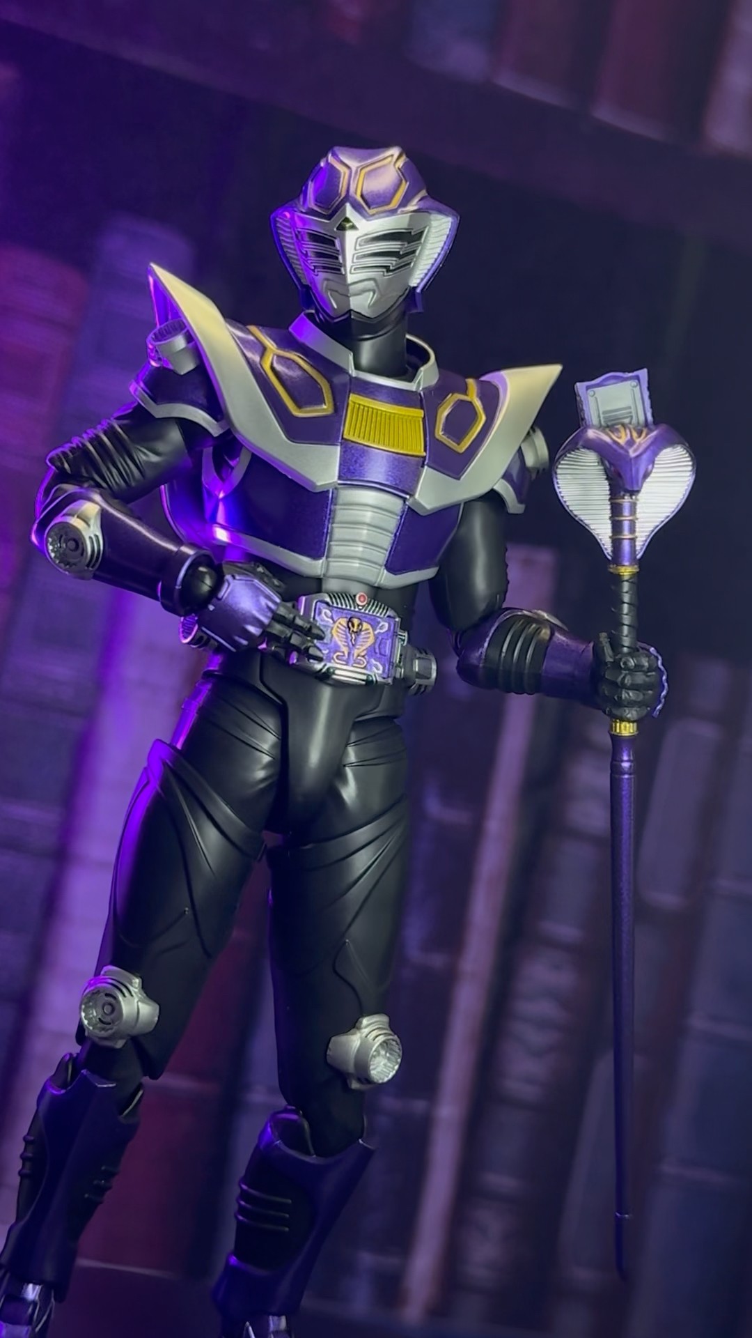 仮面ライダー】S.H.Figuarts 真骨彫製法仮面ライダー王蛇、開封 - YouTube